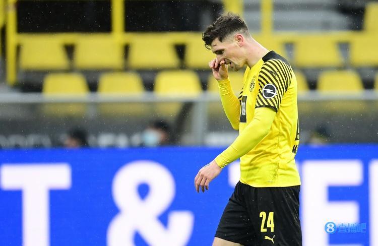  罗伊斯伤愈归队，多特核心助力德甲冲冠