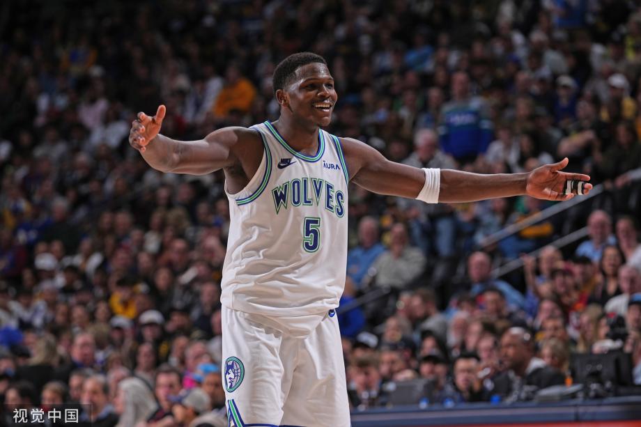  戈贝尔两双加持森林狼客场击败掘金师