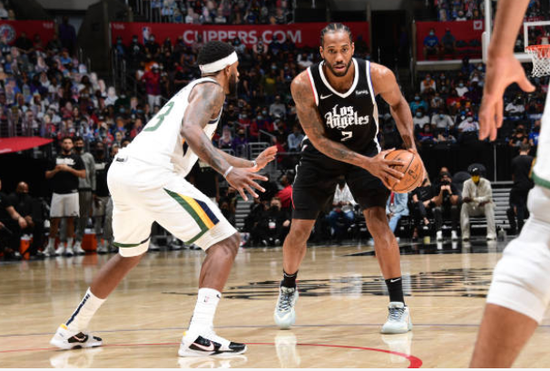  布克联手保罗击溃快船防线，太阳全员发力喜提三连胜